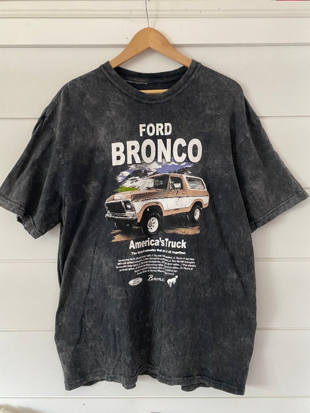 Men Grey Black T-shirt Ford Bronco Size Large America's Truck